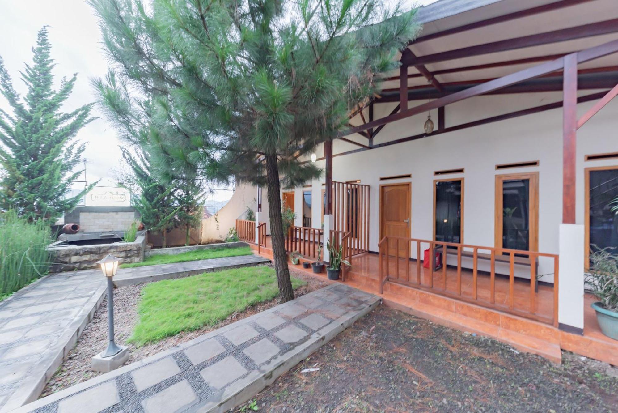 Reddoorz Near Cikole Lembang Otel Dış mekan fotoğraf